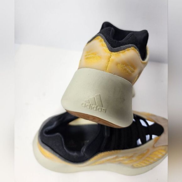 Yeezy X Adidas - Picture 5 of 11